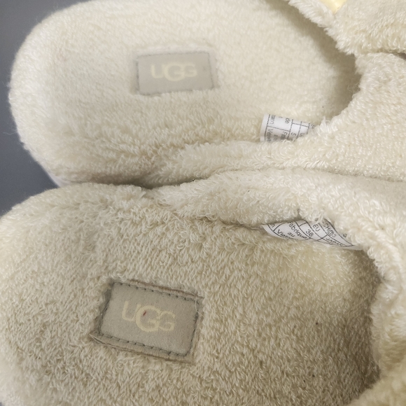 UGG Fuzz Sugar Terry Cross Slides Banana Pudding Sz 7. Excellent Condition - Picture 8 of 11